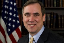 Sen. Jeff Merkley (D-Ore.) is leading a group of U.S. senators calling on Obama to issue an LGBT executive order (Public domain photo)