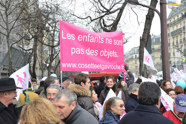 An anti-gay marriage rally in Paris on Sunday drew more than 350,000 people. (Photo courtesy of Xavier Héraud/Yagg.com)