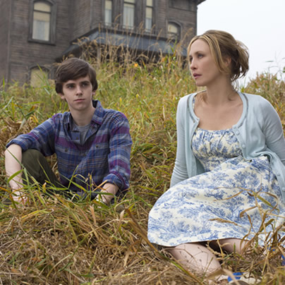 Bates Motel, Norman Bates, Freddie Highmore, Vera Farmiga, gay news, Washington Blade