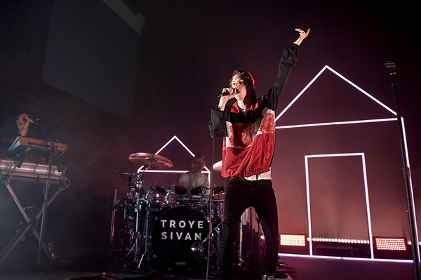 Troye Sivan performs at the 9:30 Club (Photo by Katherine Gaines)
