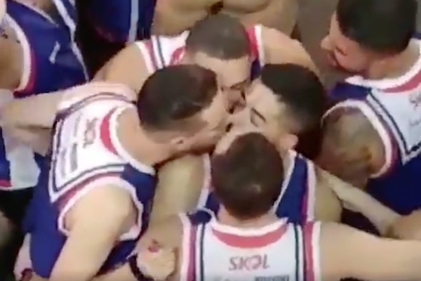 Four-way Brazilian kiss
