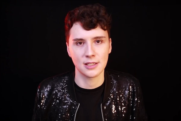 1. Dan Howell's iconic blonde hair - wide 4