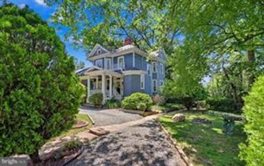 GRAND VICTORIAN LOOKING FOR A NEW OWNER WITH IMAGINATION AND GUTS!